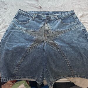 Star front jean shorts